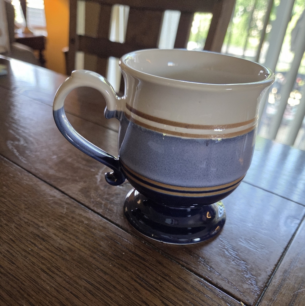 Vintage Footed Striped 8oz Mug